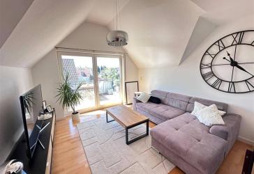 Helle und offen gestaltete Dachgeschosswohnung mit zwei Balkonen