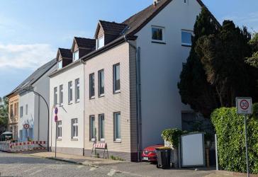 Gemütliche, helle Dachgeschosswohnung! Sofort frei!