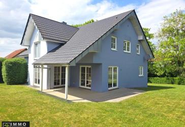 Ankommen & Wohlfühlen – Stilvolles Familienhaus mit Traumgarten in ruhiger Sackgassenlage