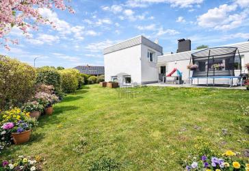 MODERNISIERTES ZUHAUSE MIT CHARME, GARTEN UND RUHIGER WOHNLAGE