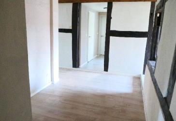 Preiswertes mod. Eigenheim mit Ausbaureserve, Garten, Holz-Ofen, PV-Anlage und zwei Kfz.-Plätzen!