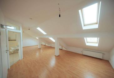 Provisionsfrei: Schöne 3-Zimmer-Dachgeschosswohnung in Gostenhof