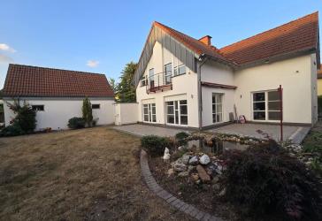 Von Privat - Freistehendes EFH mit Pkw-Doppelgarage in zentrumsnaher, ruhiger Wohnlage von Hückelhoven