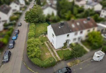 Mehr als ein Zuhause: Reihenendhaus mit zusätzlichem Baugrundstück