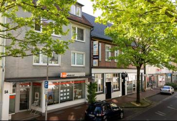 Zwei attraktive, renditestarke Immobilien in der Oststraße mit Garagenhof auf großem Grundstück