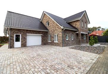 Exklusives Einfamilienhaus in Top Wohnlage mit Garage und Terrassenüberdachung