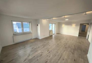 Großzügige 5-Zimmer Wohnung mit Balkon und EBK in Neresheim
