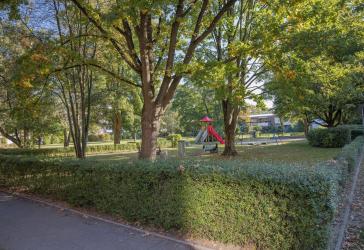 von Privat, Erstbezug nach Renovierung, sehr gepflegte Erdgeschoßwohnung (Hochparterre) mit Gartenanteil