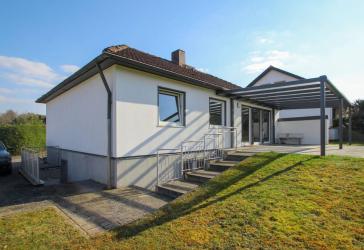 Moderner Bungalow mit großzügigem Grundstück und Garage in Bad Hersfeld - Johannesberg