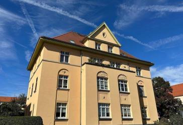 NEU - Hochwertige Denkmalschutzsanierung mit Balkon und eigenem Garten