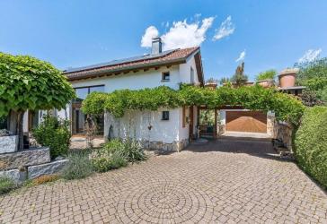 Licht, Natur & Wohlfühlatmosphäre - Einfamilienhaus mit Sauna an Bachlauf