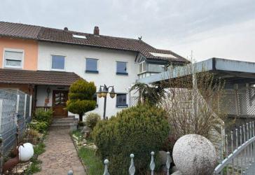 Geräumige DHH mit vielen Möglichkeiten