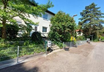 Provisionsfreie 3 Zimmer, Küche, großes Bad, Abstellraum, Terrasse, eingezäunter Garten, Keller, Waschkeller, eigene separate Tiefgarage !