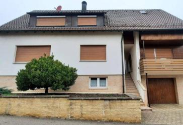 Sehr gepflegtes Ein-/ Zweifamilienhaus in Lomersheim, Garten, Balkon, Garage,