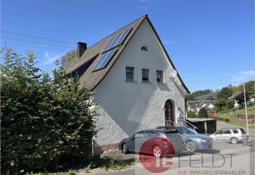 *PROVISIONSFREI* Familiengerechtes Ein-/ZFH mit ausgeb. DG, sep. Dop.-GA + Grundstück in Kirchhundem