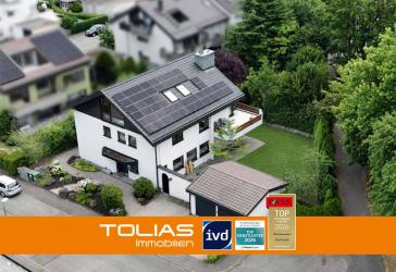 Generationen-Glück mit Gartenblick: lichtdurchflutetes Zweifamilienhaus mit Doppelgarage