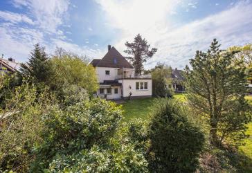 Charaktervolle Villa mit parkähnlichem Grundstück in ruhiger Bestlage