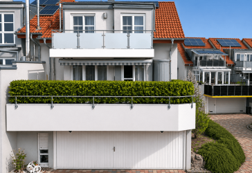 Ein Zuhause, wo zeitlose Eleganz und moderner Komfort zu einem harmonischen Ganzen verschmelzen!