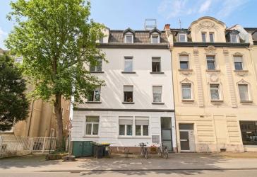 Charmante 4-Zimmer-Altbauwohnung - modernisiert, mit Einbauküche und Balkon