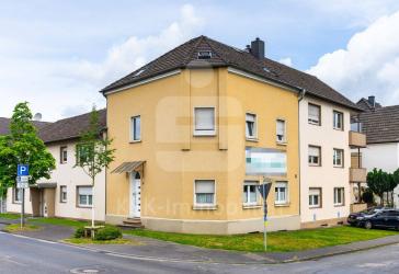 Tolle Gelegenheit - 9-Parteienhaus in zentraler Lage.