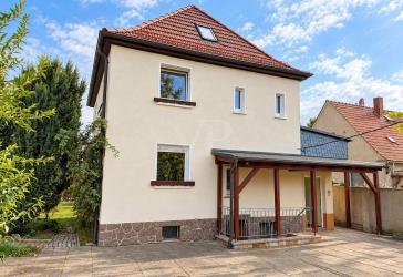 Einfamilienhaus mit Doppelgarage und Nebengelass