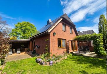 Modernisiertes und sehr gepflegtes Wohlfühlhaus mit PV-Anlage in zweiter Baureihe