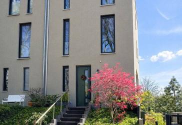 Exklusives Townhouse in Babelsberg mit Garten, Sauna & Designer-Küche
