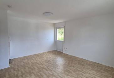 Neu renovierte, sonnige 3-Zimmer-Erdgeschosswohnung mit Balkon in Esslingen