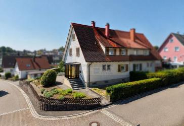 Ein- bis Zweifamilienhaus als DHH mit viel Platz, großem Grundstück und zwei möglichen Wohnbereichen in beliebter Wohnlage von Donaueschingen