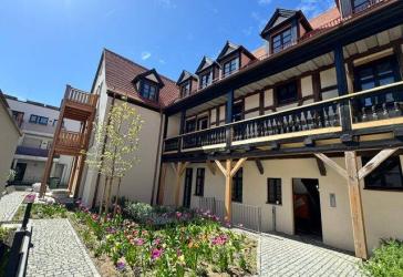 Erstbezug nach Kernsanierung! Nr. 55, Traumhafte Wohnung mit Balkon, Parkett, und hochwertiger EBK zum Innenhof