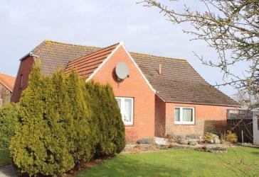 Nr.: 1536 gediegenes Wohnhaus mit 2 Wohnungen in Middelsbur (Dornumersiel)
