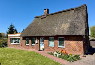 Charmantes Reetdachhaus mit Charakter, Platz & großem Grundstück - Ihr neues Zuhause in Otterndorf