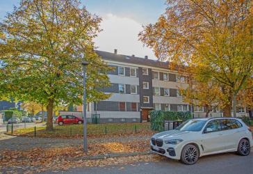 Gepflegtes Mehrfamilienhaus mit sieben Wohneinheiten und 4 Garagen