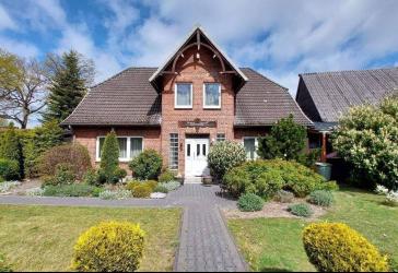 Anwesen mit Wohnhaus, Gewerbeflächen, Werkstatt und mehr