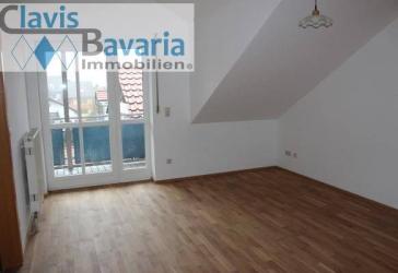sehr schöne ruhige 2,5-Zimmer DG-Wg mit Carport, überd. Balkon, EBK - ab 01.09.26 frei