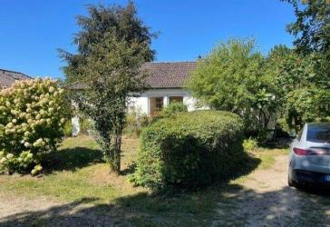 Einfamilienhaus mit Einliegerwohnung in wunderschöner Lage mit fantastischem, unverbaubarem Ausblick ins Grüne, zentral gelegen