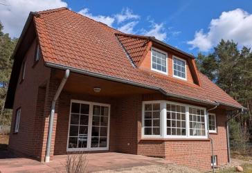 Selten: Einfamilienhaus mit Doppelgarage direkt am Waldrand!
