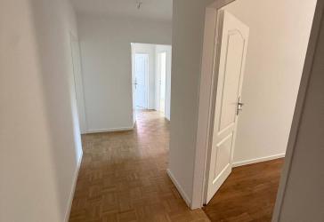 Zentrale 4-Zimmer Wohnung, 5 Minuten ca. zu Fuß vom See