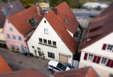 Historisches Einfamilienhaus mit vielseitiger Nutzung in zentraler Stadtlage