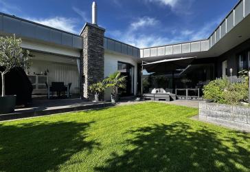 Elegant, komfortabel und enegieeffizient: neuwertiger Bungalow in ruhiger Lage