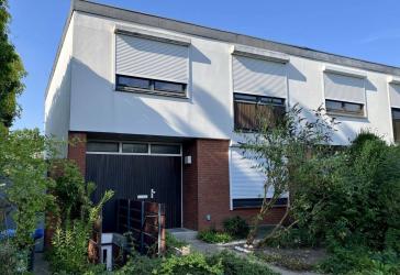 Gepflegte Atrium-Doppelhaushälfte in reiner und ruhiger Kernlage.