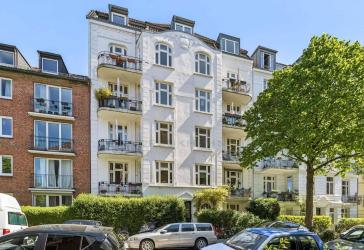 Möblierte 4,5-Zimmer Altbau-Erdgeschosswohnung mit zwei Terrassen in begehrter Lage