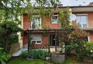 Kleines, renovierungsbedürftiges Reihenmittelhaus mit Garage, ruhig im Stadtteil Pfersee gelegen
