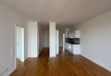 Moderne 5-Raum-Wohnung mit Einbauküche, 2 Bädern und Balkon