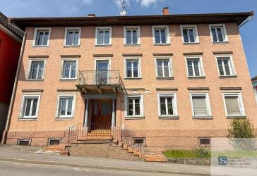 Seltene Gelegenheit für Investoren: Großzügiges Mehrfamilienhaus mit Potenzial