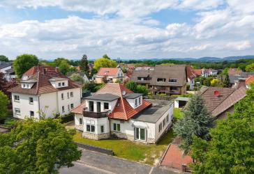 Umbauprojekt zum Dreifamilienhaus in attraktiver Wohnlage nahe der Kliniken