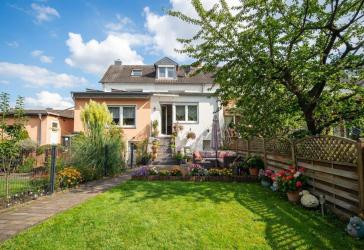 Kernsaniert und kompakt ! Wunderschönes Reihenmittelhaus mit perfekten Garten