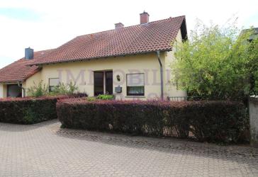 Reserviert - SEHR GEPFLEGTES EINFAMILIENHAUS IN BEVORZUGTER UND RUHIGER WOHNLAGE VON RIEGELSBERG