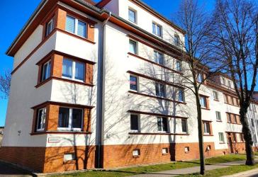 // FRISCH RENOVIERT - 3 Zimmer - Designbelag - Blick ins Grüne //