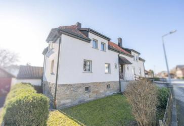 Renovierungsbedürftiges Wohnhaus zentral in Ebersdorf!
